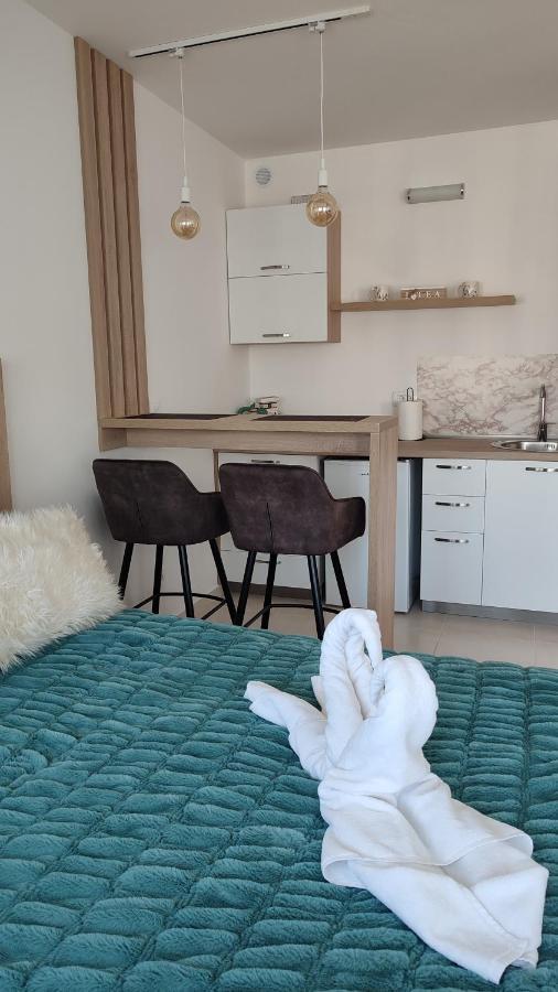 Apartmani Stari Aerodrom พอดโกริกา ภายนอก รูปภาพ