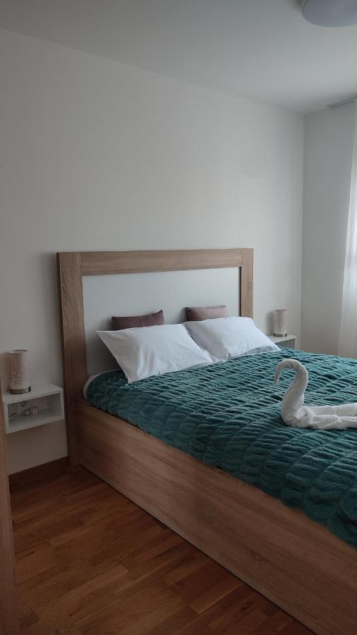 Apartmani Stari Aerodrom พอดโกริกา ภายนอก รูปภาพ