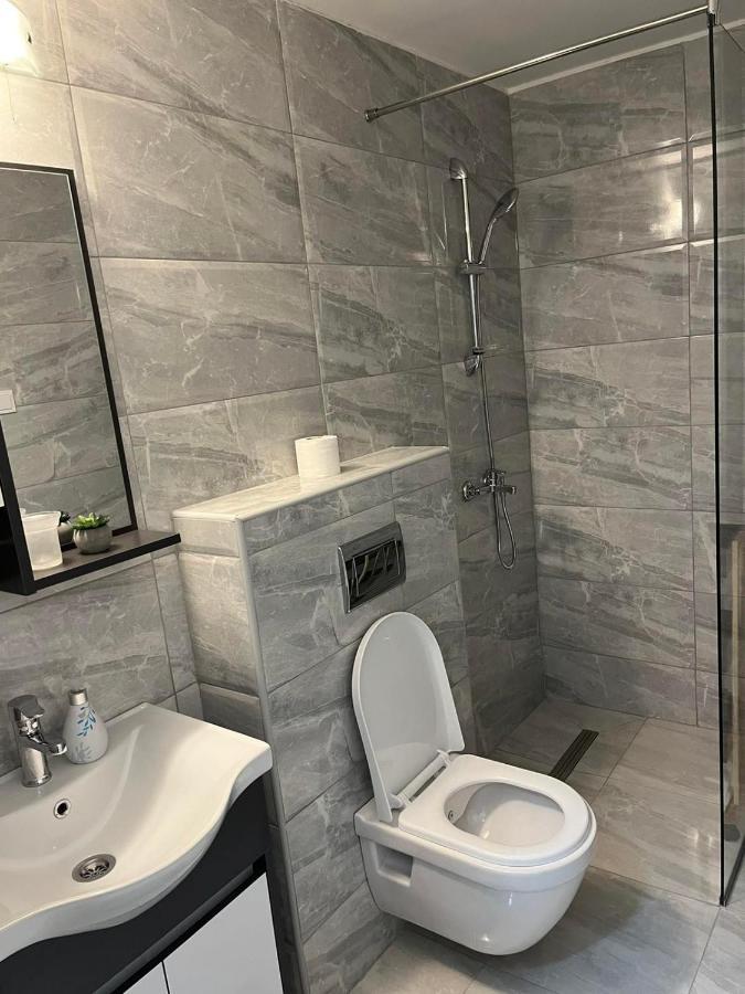 Apartmani Stari Aerodrom พอดโกริกา ภายนอก รูปภาพ
