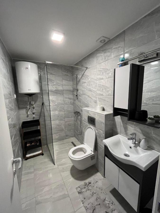Apartmani Stari Aerodrom พอดโกริกา ภายนอก รูปภาพ
