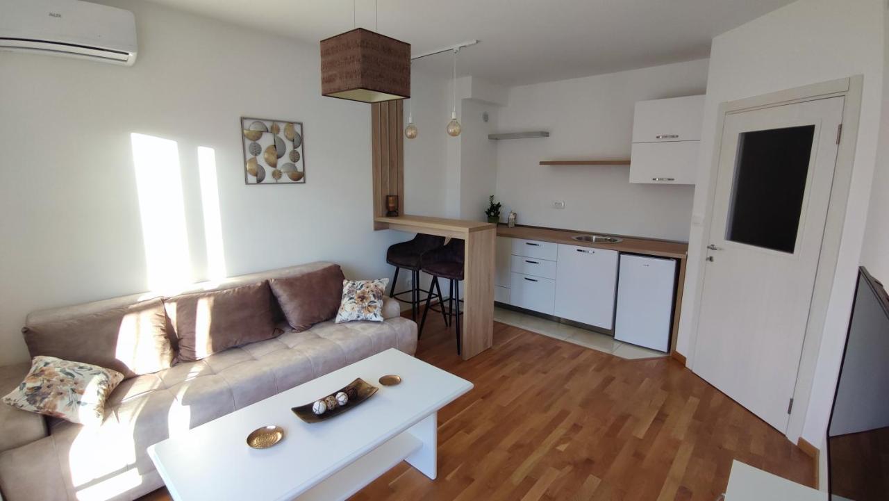 Apartmani Stari Aerodrom พอดโกริกา ภายนอก รูปภาพ