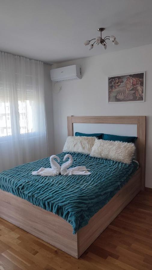 Apartmani Stari Aerodrom พอดโกริกา ภายนอก รูปภาพ