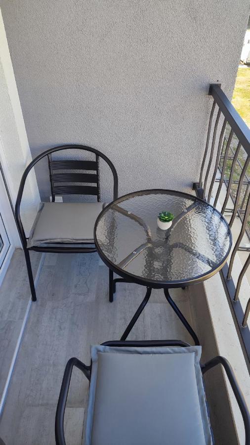 Apartmani Stari Aerodrom พอดโกริกา ภายนอก รูปภาพ
