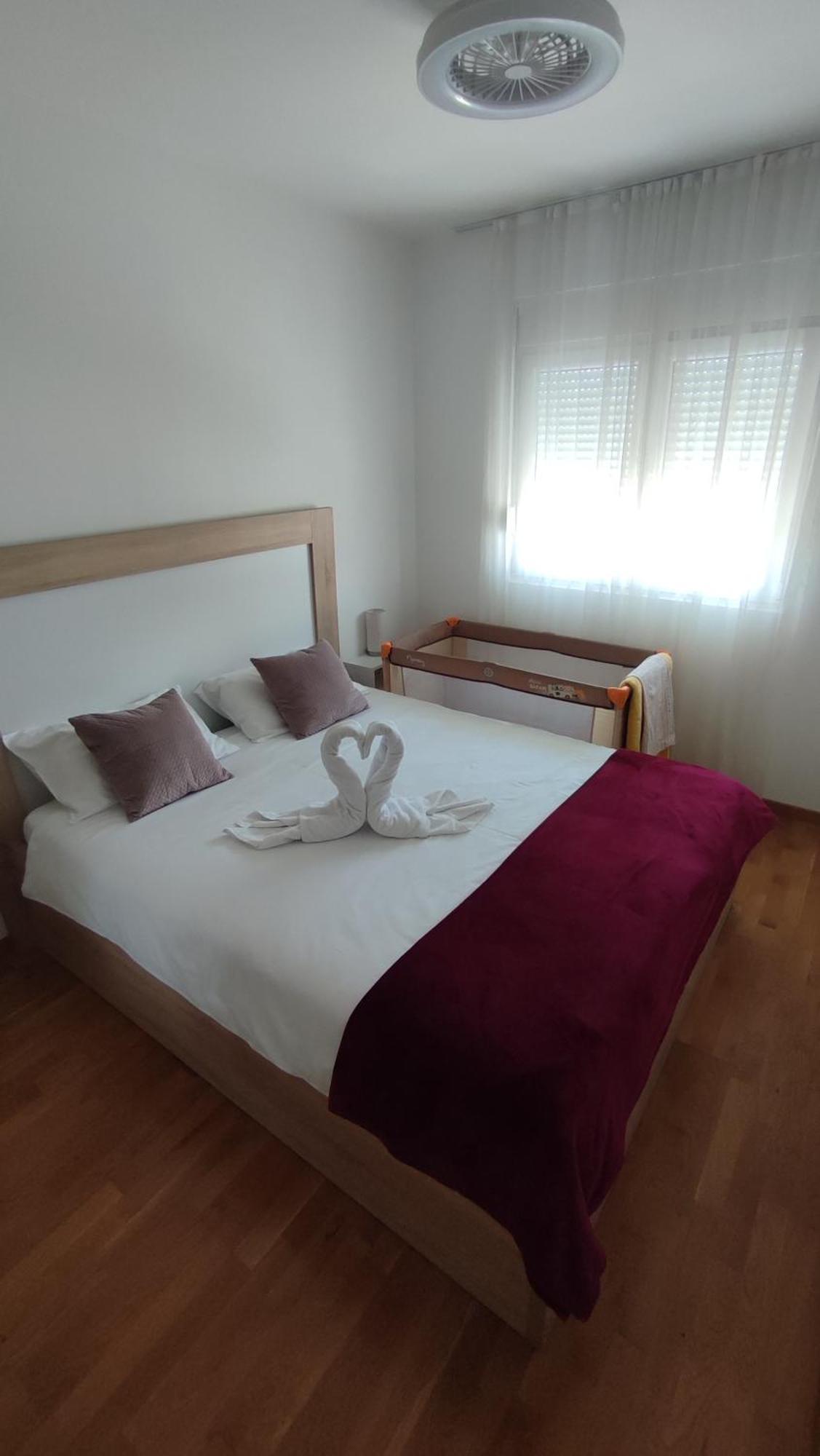 Apartmani Stari Aerodrom พอดโกริกา ภายนอก รูปภาพ